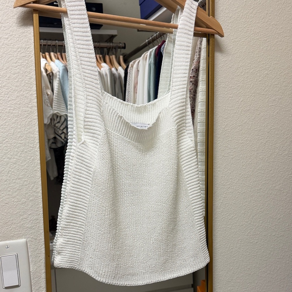 Zara Too - Picture 3 of 3